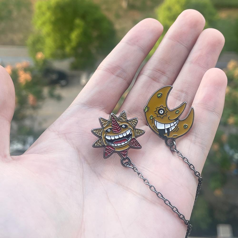 Anime Soul Eater Sun and Moon Broochs Pin Cartoon Enamel Metal Clothes Bag Coats Lapel Badge Pin Anime Lovers Accessories