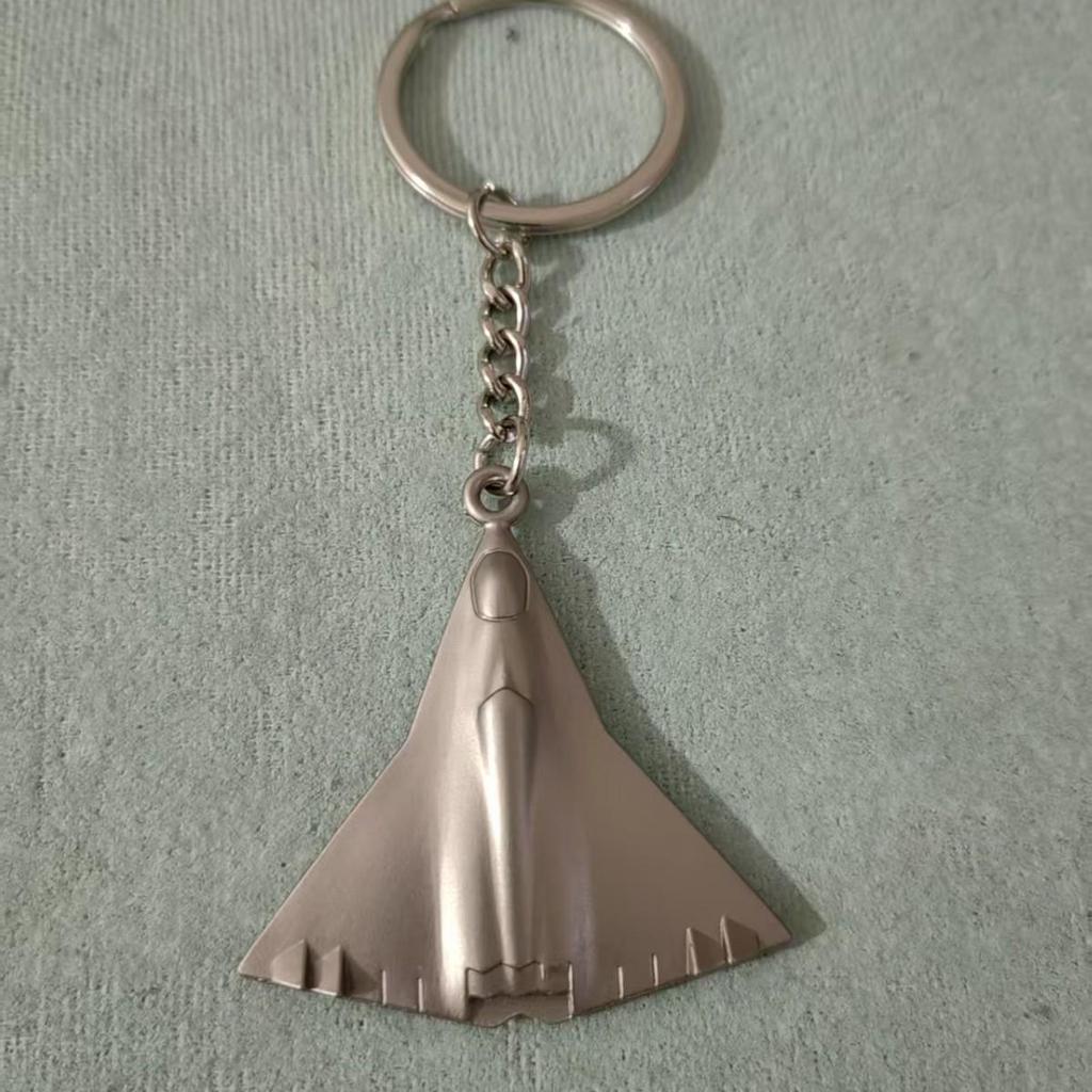 "Zhuhai Air Show Y-20 J-1520 Aircraft Keychain: Creative Aviation Model Pendant"