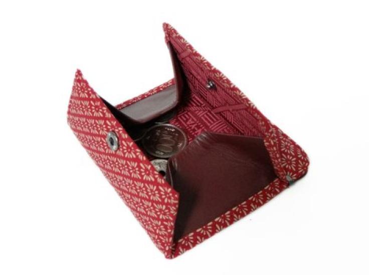 [Inden-ya] Inden Schlanke Geldbörse mit Haken und Druckknopfverschluss, 1208, Münzbörse G, Rotes Hirschleder mit Weißer Lackierung, Diamant- und Chrysanthemenmuster,