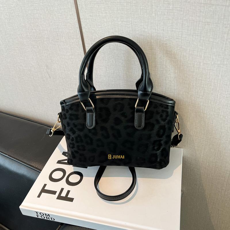 

Нишевый дизайн ретро матовая ручная сумка подмышку женская осенняя новая модная универсальная сумка-тоут на плечо