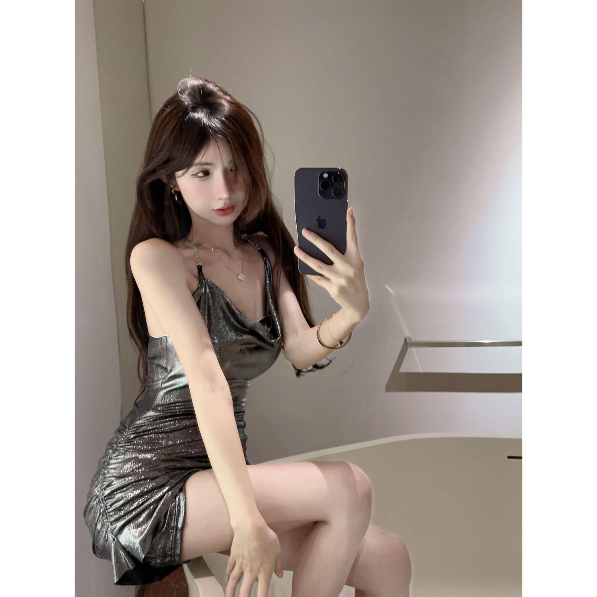 

Трендовое мини-платье с открытой спиной, халтер и плиссировкой Large серебряный