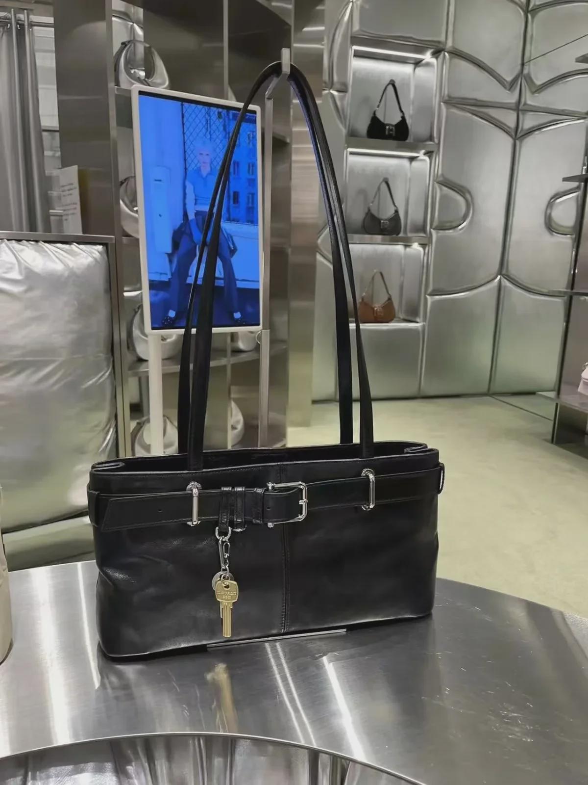 

Женская сумка через плечо в стиле корейского блогера-мотоциклиста с уникальной пряжкой чёрный