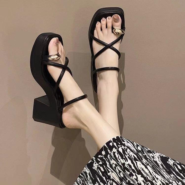 Small thick-soled thick-heeled bag head sandals women's 2025 summer new casual and comfortable one-word buckle Roman sandals