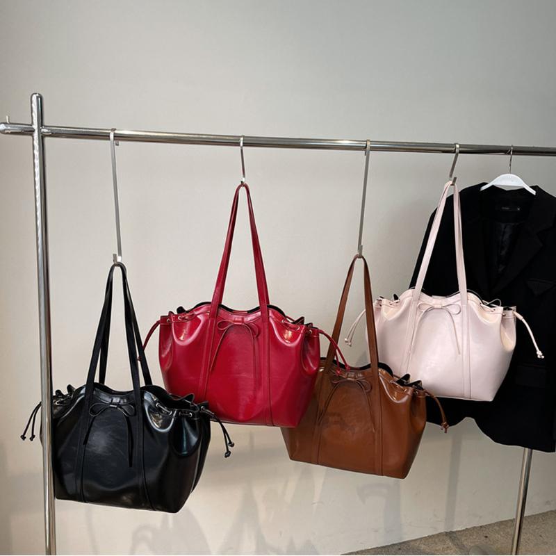 Large Capacity Women Shoulder Bag Fashion Versatile PU Leather Folded Drawstring Underarm Bag Texture Office Commuter Tote Bag CLE