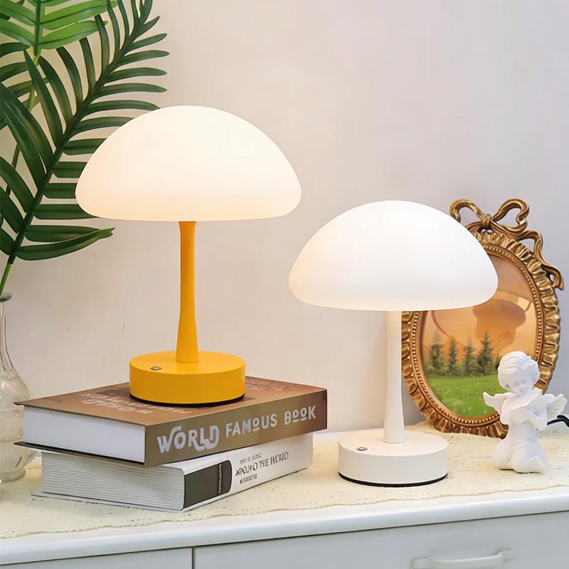 Cream Style Eye-Protection Mushroom Table Lamp - Creative Bedside Atmosphere Decor