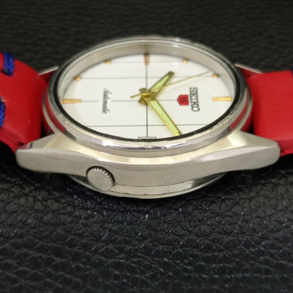 JAPAN VINTAGE SEIKO 5 AUTOMATIC 7005A MENS WHITE COLOR DIAL WATCH a702304-5