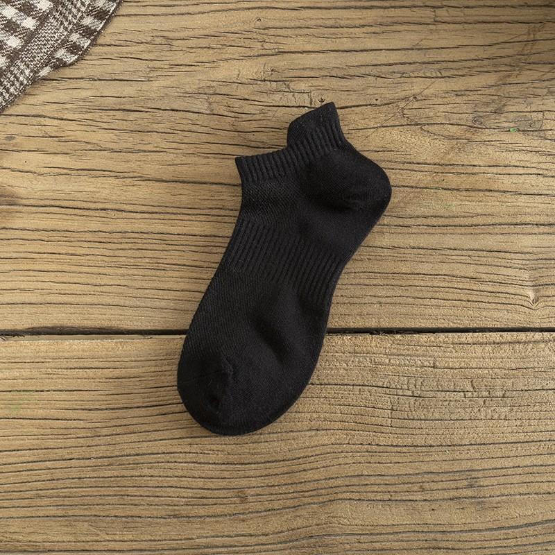 1 Pair of Spring and Autumn Solid Color Breathable Socks Fashionable High-quality Knitted Cotton Men's Socks Casual Boat Socks