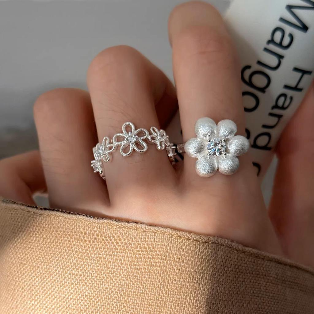 Exquisite Adjustable Hollow Flower Ring - Women's Versatile Sweet Ins Style Design, Perfect for Stacking and Styling on Any Finger.