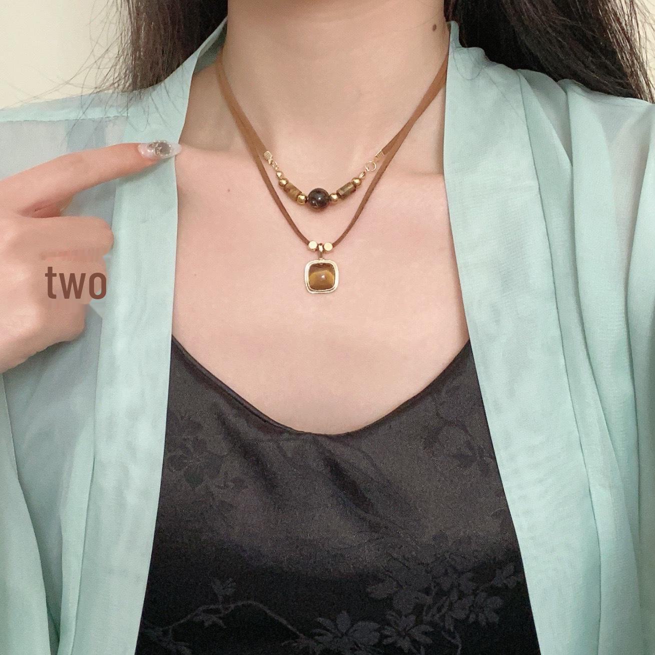 

Ожерелье в стиле ретро с тигром: Женский креативный двухслойный дизайн с подвесками в форме гриба и квадрата. Модно, универсально и подходит всем. Tiger Stone Pendant