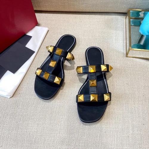 2024 New Round Toe Open Toe Flat Women's Shoes Large Rivet Sandals Women's Large Size Slippers