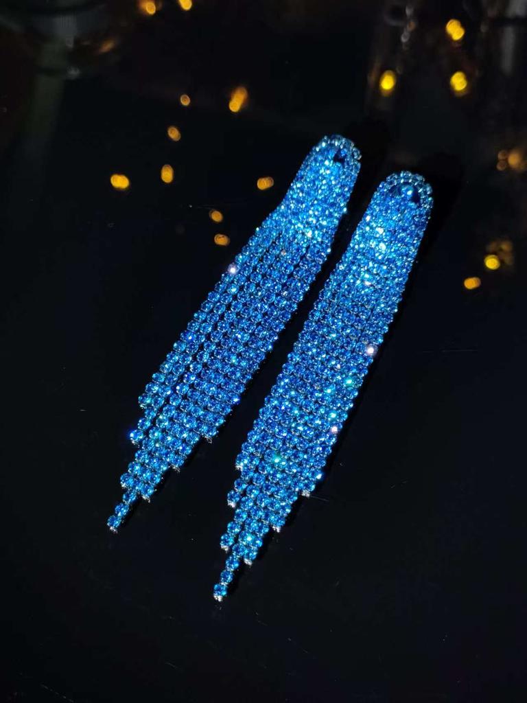 Brincos de borla longa com strass super brilhantes de luxo premium, brincos cravejados de temperamento da moda feminina