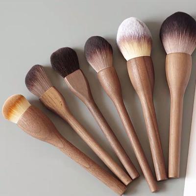 Make-up nástroje a doplňky – Štětce na make-up