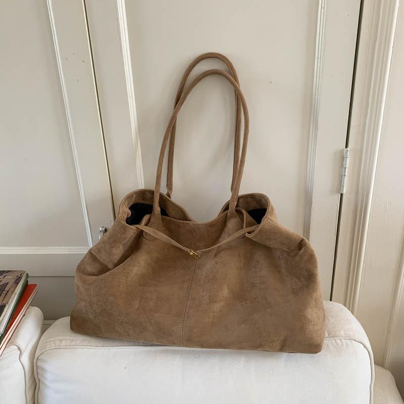 

Замшевая сумка-тоут через плечо повседневная из мягкой кожи вместительная сумка женская 2025 осень новая модная ретро женская сумка хаки