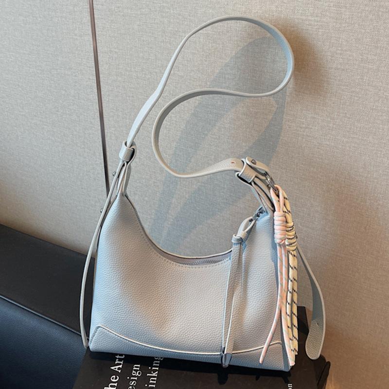 A Trendy and Simple Underarm Bag with Lychee Patterns A Casual and Stylish Crossbody Bag for Commuting To Work