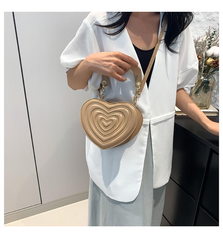 2024 Spring/Summer Women's Heart-Shaped Candy Color Handbag: Sweet & Fashionable Small Bag
