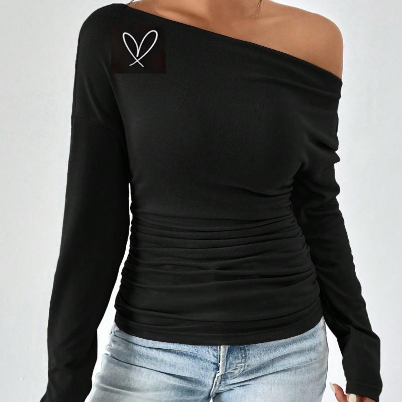 Damtopp med bar axel och asymmetrisk halsringning