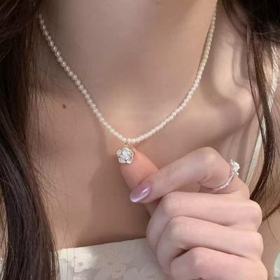 Women's Small Fragrant Style Light Luxury Collarbone Necklace