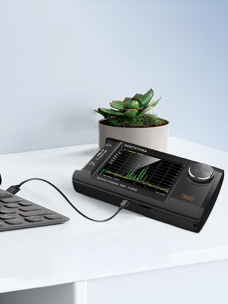 Handheld Spectrum Anslyzer 2-in-1 Signal Generator 4.0 Inch Portable Spectrum Analyzer 100kHz To 5.3GHz 5000mAh Battery