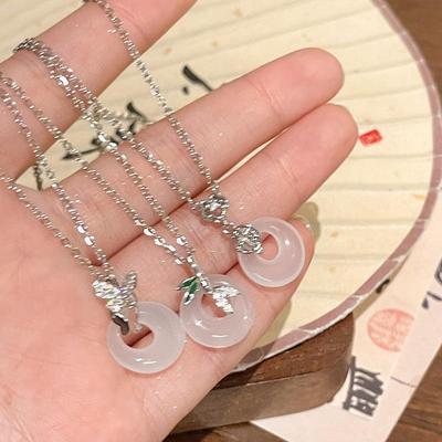 Collana con ciondolo di lusso retrò Ruyi Peace da donna - Catena a clavicola in calcedonio sintetico, stile trendy delle celebrità di Internet