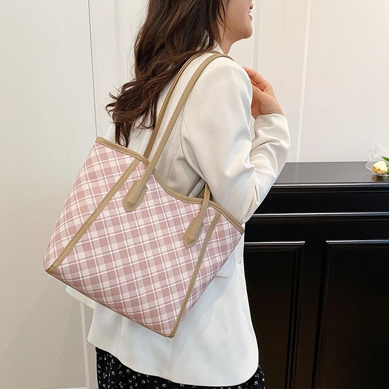 Large-capacity bag women's autumn and winter versatile new casual shoulder bag texture rhombus commuter tote bag