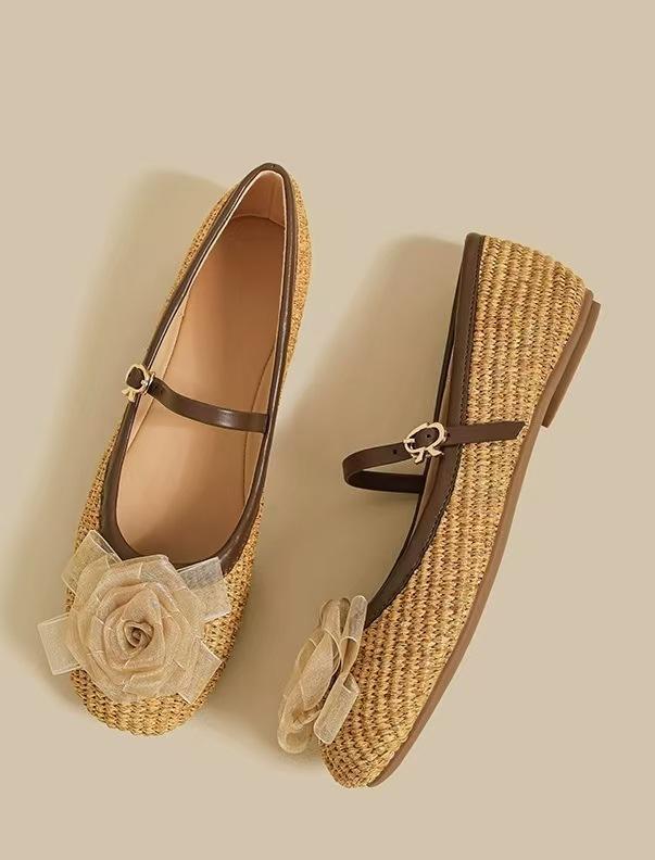 Fashion 2025 Spring and Summer New Women's Shoes Woven Hollow Design Sandals Square Toe Buckle Flat Shoes for Women