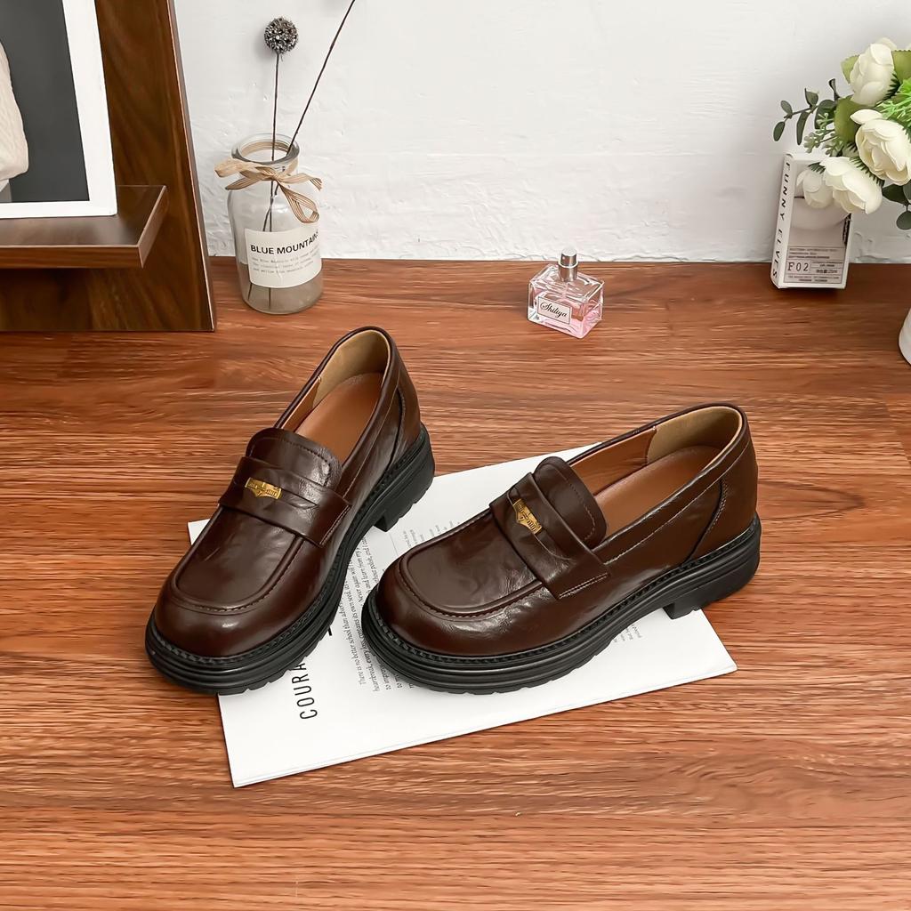 Grape mother spring new loafers women's small gold coins retro thick heel not tired feet wrinkled washed leather small leather shoes