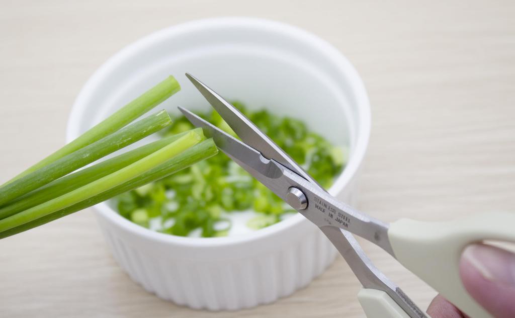 Kitchen made in stainless good for cutting cod chicken fine serrated Takumi kitchen scissors scissors, Japan, small, mini, steel, roe, thighs, cuts,