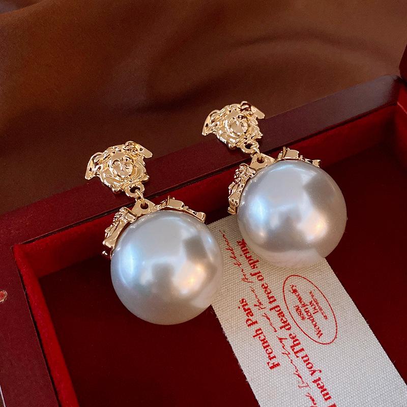 

Vintage French Pearl Portrait Sterling Silver Stud Earrings