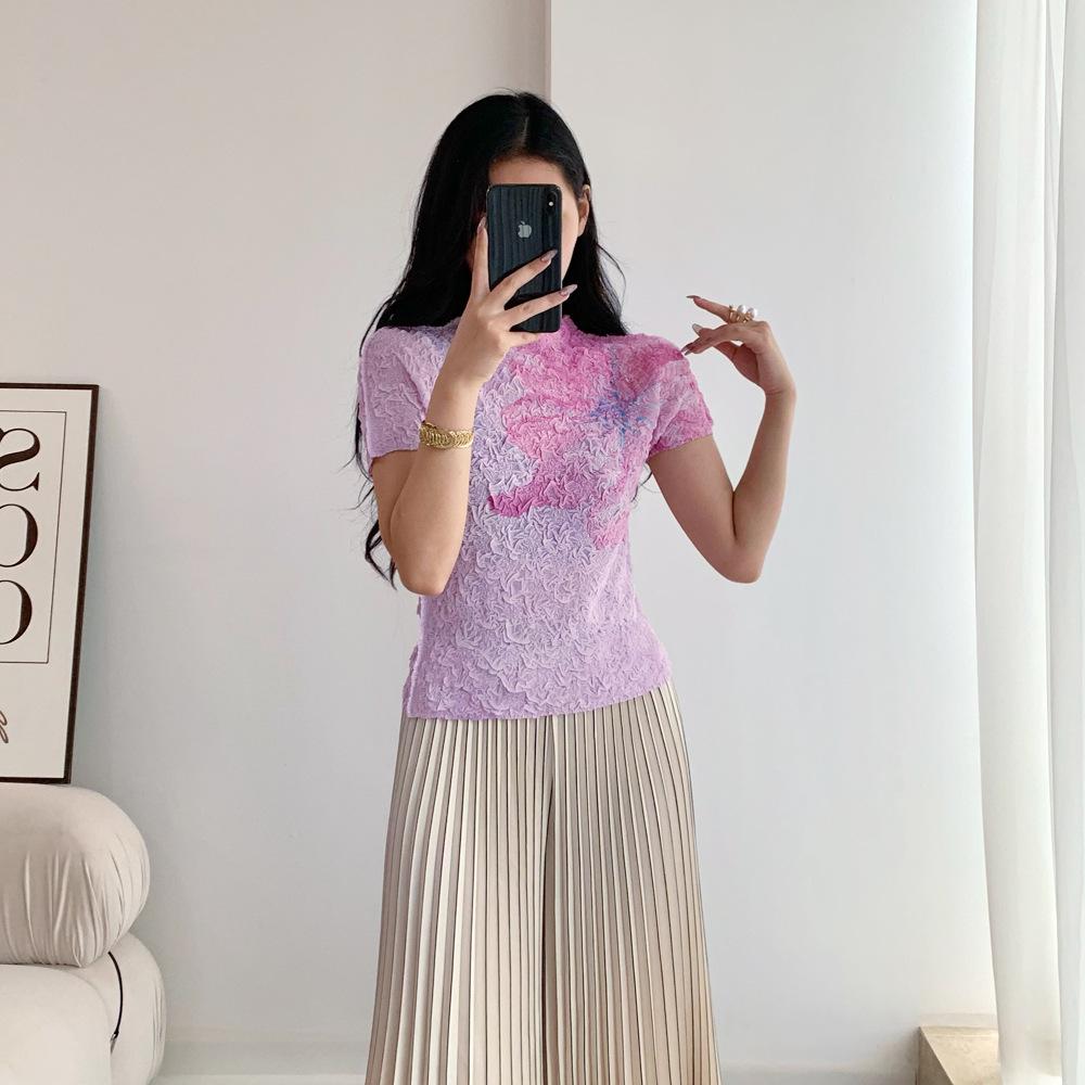 Schickes Batik-Plissee-T-Shirt: Vielseitiges, stilvolles Kurzarm-Top für Damen