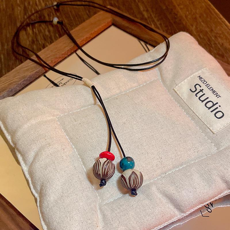 Retro Chinese Tassel Necklace: Unique Ethnic Style Women's High-End Clavicle Chain.