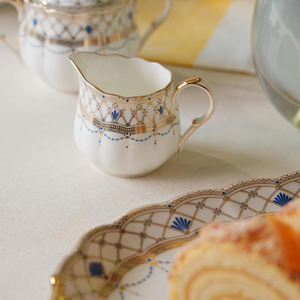 NARUMI Prima Donna Made in Elegant Milk Gift Creamer, 130cc, Gold, Japan, Stylish, Gorgeous, Pitcher, Boxed, 52476-4212