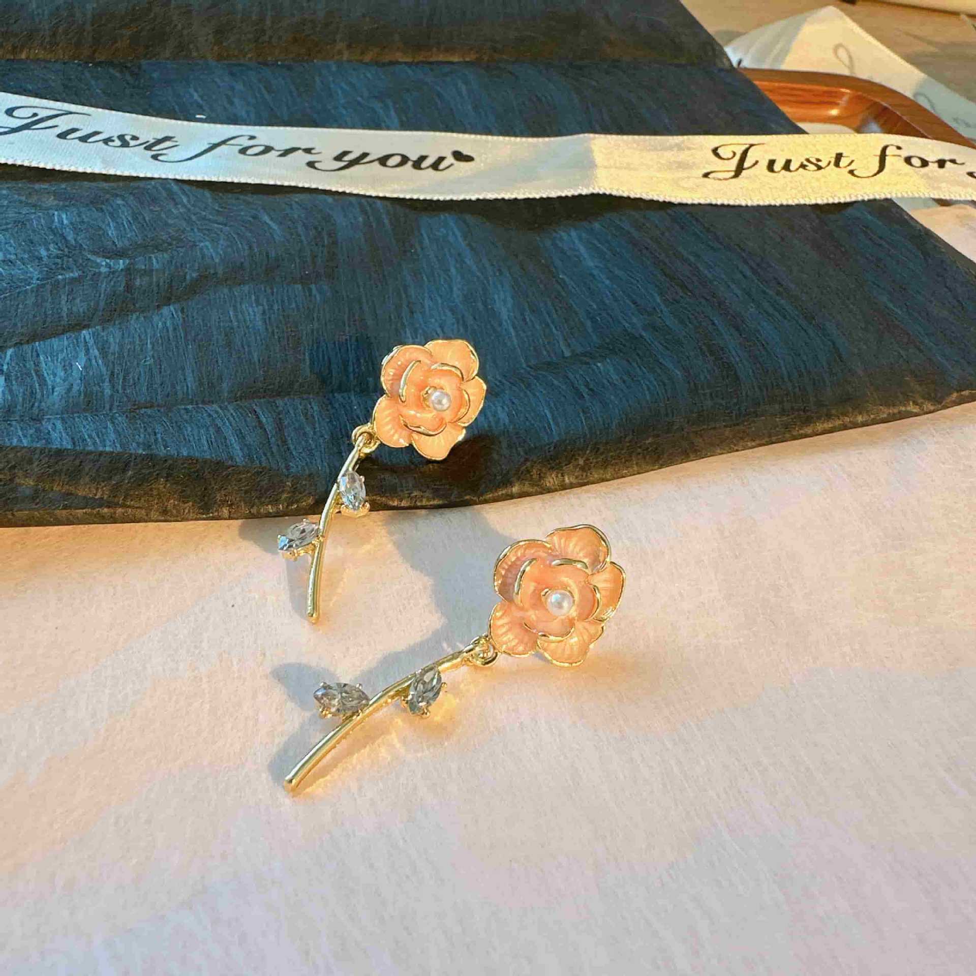 

Серьги-подвески в виде больших сердец, бабочки, листьев, банта, квадратного цветка, черного цвета, для женщин, корейские модные украшения