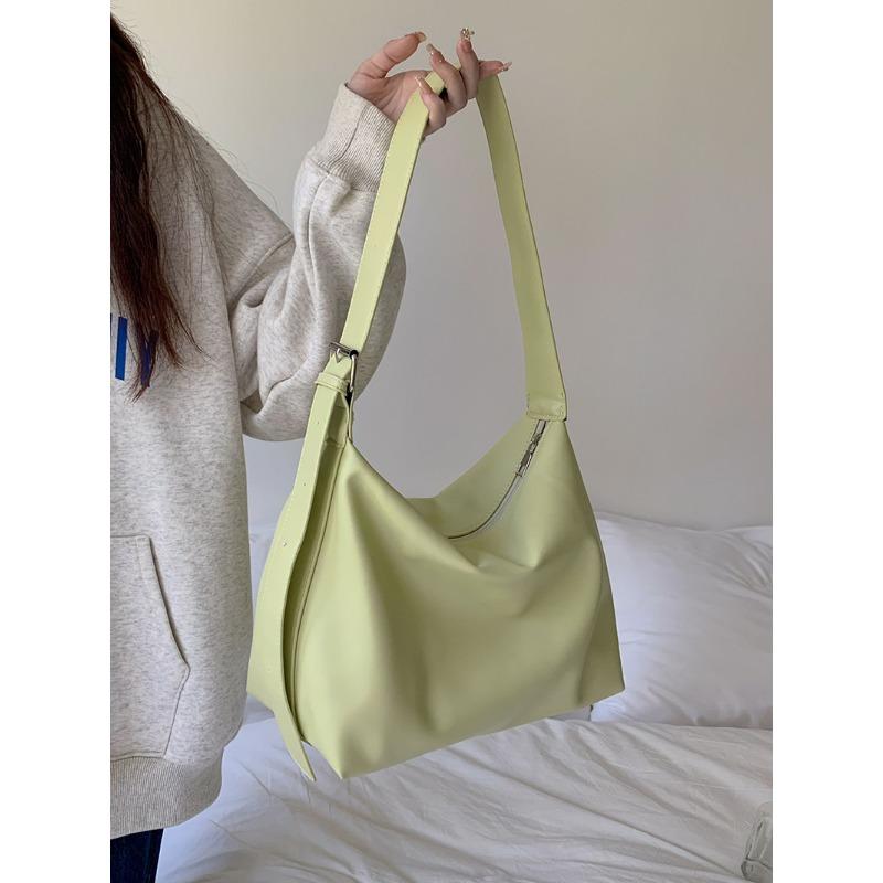 Bag Women's New Casual Fashion Simple Summer Girls Large-capacity Messenger Bag Commuter Tote Bag