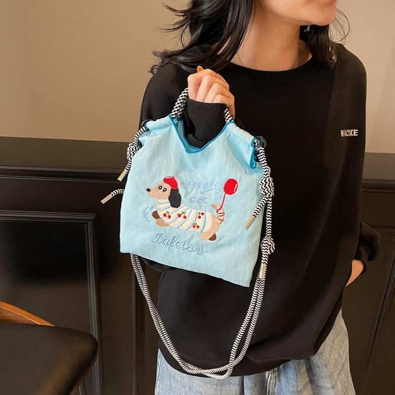 Embroidery cute dachshund dog bucket bag women's new mobile phone bag versatile commuter shoulder messenger bag