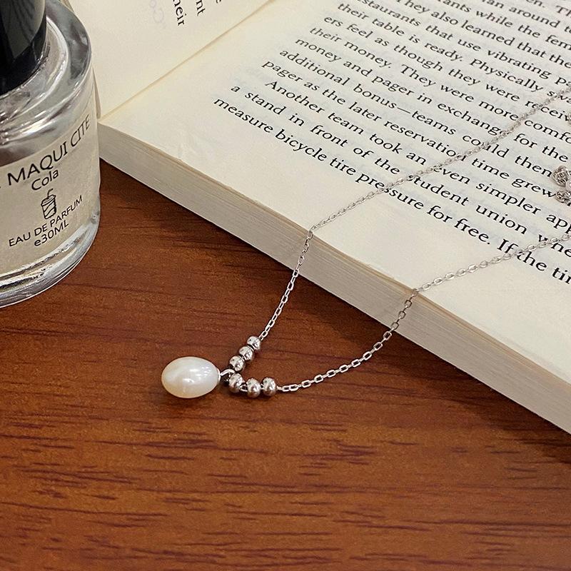 Personalized Pearl Necklace for Women, Simple and Fashionable French Commuting Versatile Collarbone Chain