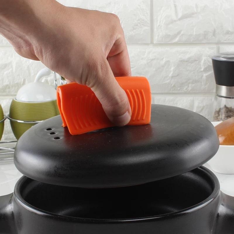 2pcs Silicone Anti-Scald Pot Handle Grip Cover Anti-slip Heat Resistant Pot Clip Holder Sleeve for Frying Cast Iron Skillet Pan