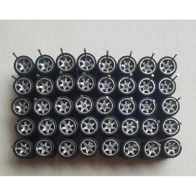 80 PZ(per 20 auto) Ruote in Lega per Auto 1/64 con Pneumatici per Hot Wheel/Matchbox/Domeka 1:Modellino Auto in Lega 64