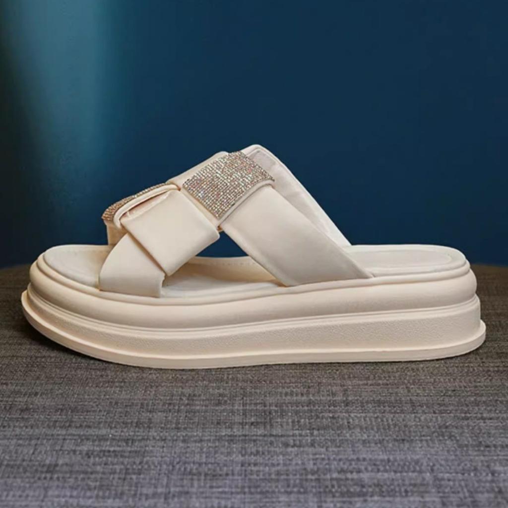 Fashion one-word slippers 2025 summer new muffin thick bottom soft bottom with skirt wear thin beach slippers women