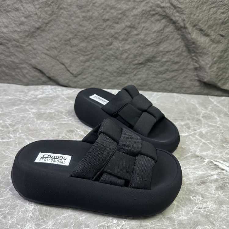 Open-toed versatile high-end woven slippers for women 2025 summer new models, fashionable thick-bottomed one-word cool slippers for women