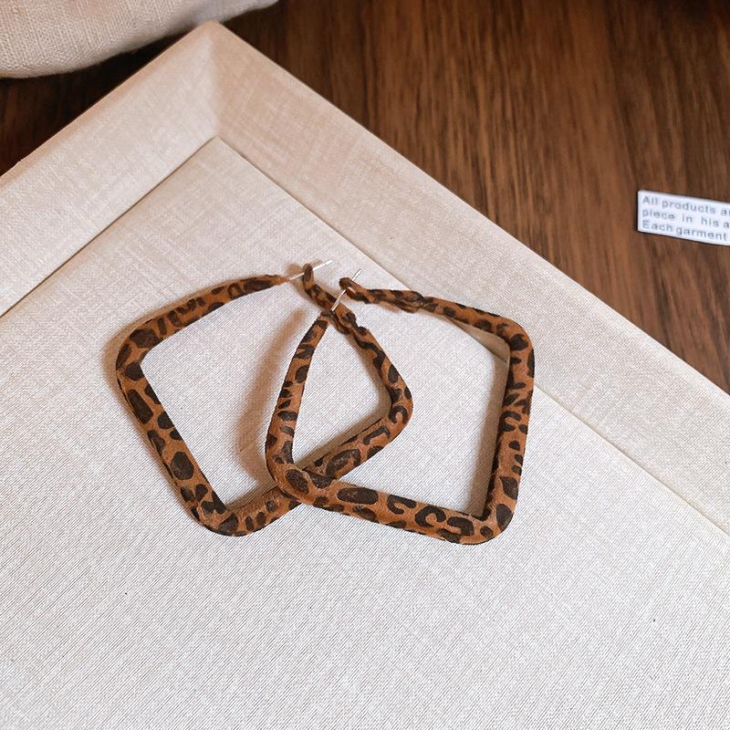 European and American retro autumn and winter geometric leather leopard print earrings light luxury stud earrings personality temperament earrings