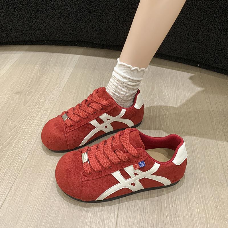 

Popular red German training shoes women s 2025 autumn anti-velvet leather inner height increase and foot small versatile American retro Forrest Gum 35 красный