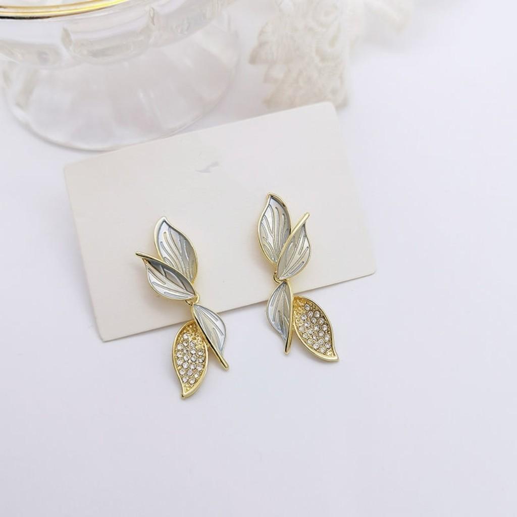 Korean temperament super fairy versatile leaf stud earrings flash diamond leaves long Shu light luxury earrings
