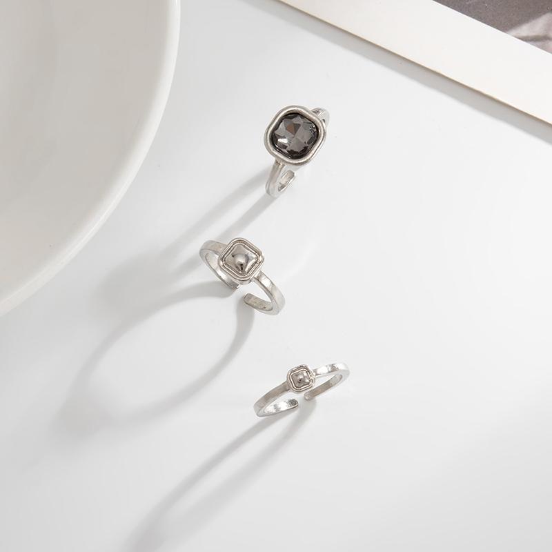 Grey Geometric Ring Women Minimalist Design Silver Color Square Finger Rings Asymmetrical Zircon Daily Wear Jewelry