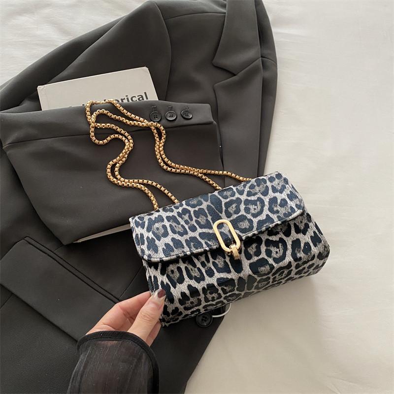 Fashionable Medium-sized Square Handbag With Trendy Stitching In Elegant Colors StyleA