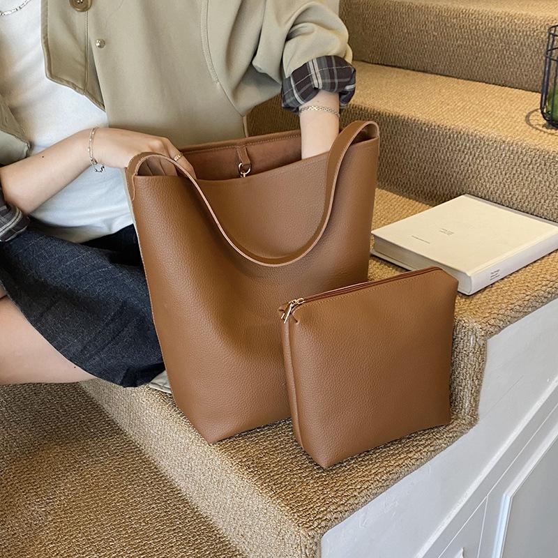 Retro casual bucket bag women's simple fashion shoulder bag large capacity sense high sense commuter messenger bag