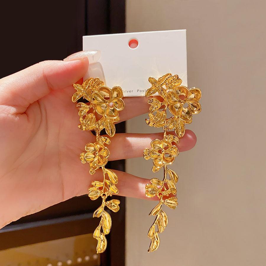 Silver Needle Flower Leaf Fringed Earrings European and American Exaggerated Heavy Metal Wind Earrings Temperament Advanced Sense Earrings Women