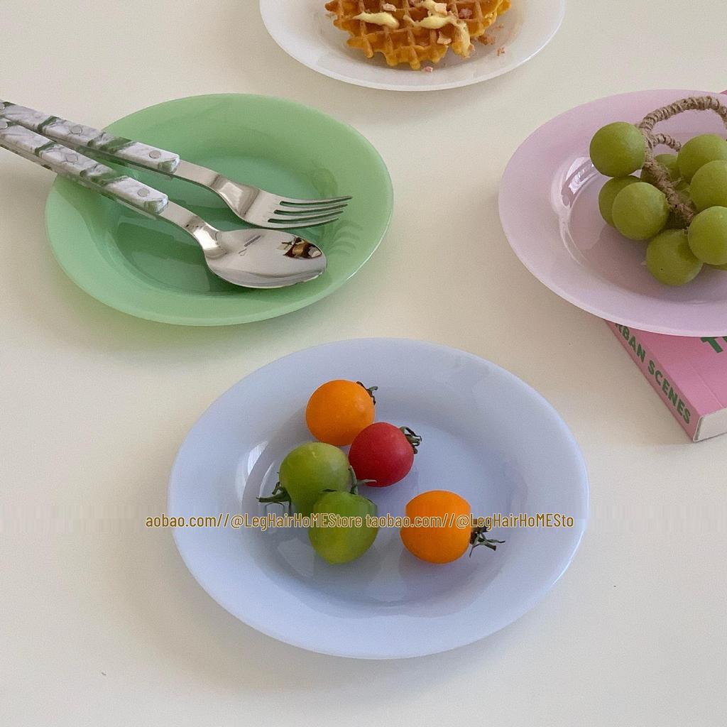 Vintage Korean White Jade Glass Dessert Plate - Retro Style, Exquisite Design for Cakes and Breakfast.