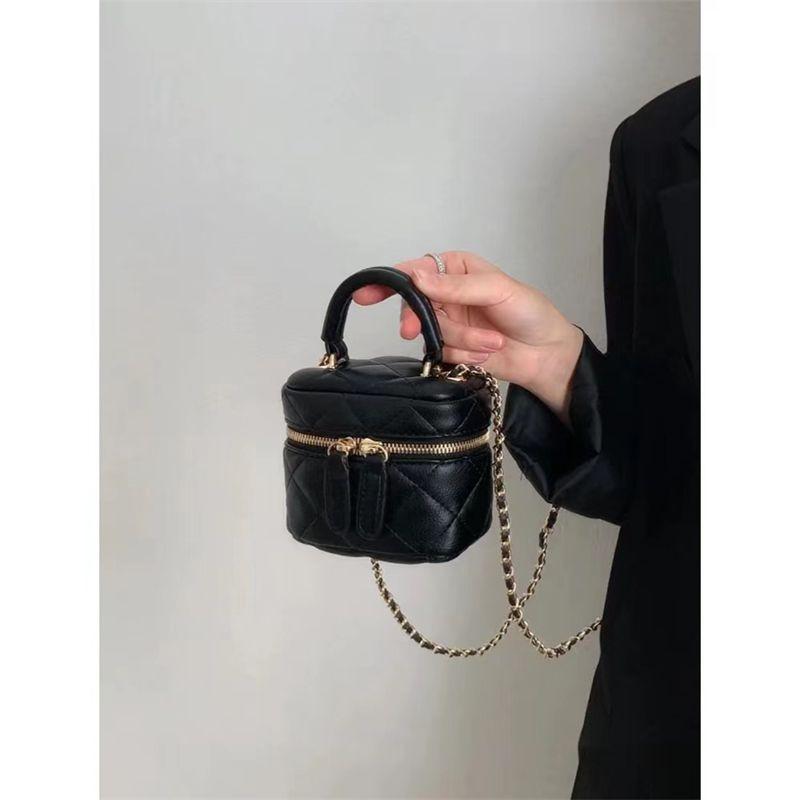 

Модная мини стеганая сумка-цепочка маленькая женская сумка 2025 новое поступление трендовая стильная хорошая текстура нишевый стиль сумка через плечо мессенджер Black