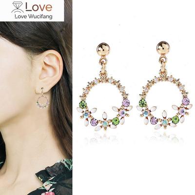 Kadın Modası Lüks Sallantılı Klipsli Küpeler Deliksiz Yüksek Kalite Kübik Zirkon Geometrik Yuvarlak Şekilli Kulak Klipsi