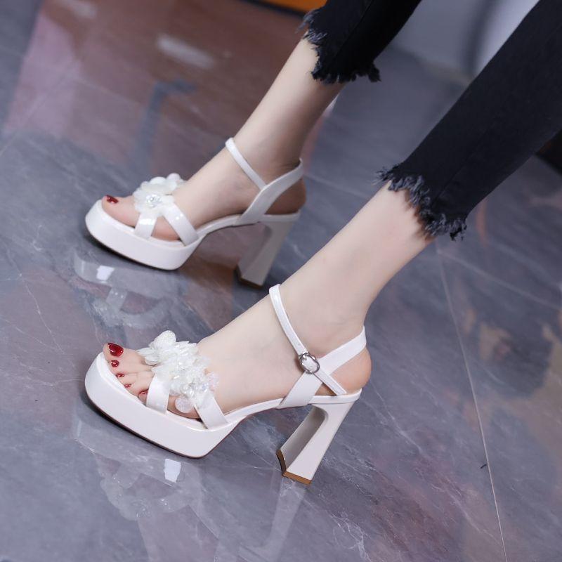 Fairy wind platform flower high-heeled sandals 2025 summer comfortable and not tired feet naked pink waterproof table thick heel one-word buckle